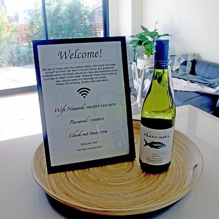 Modern 3 Bedroom Apt With Free Parking, Netflix, Wifi & Welcome Wine By Bnb Pro 멜번 외부 사진
