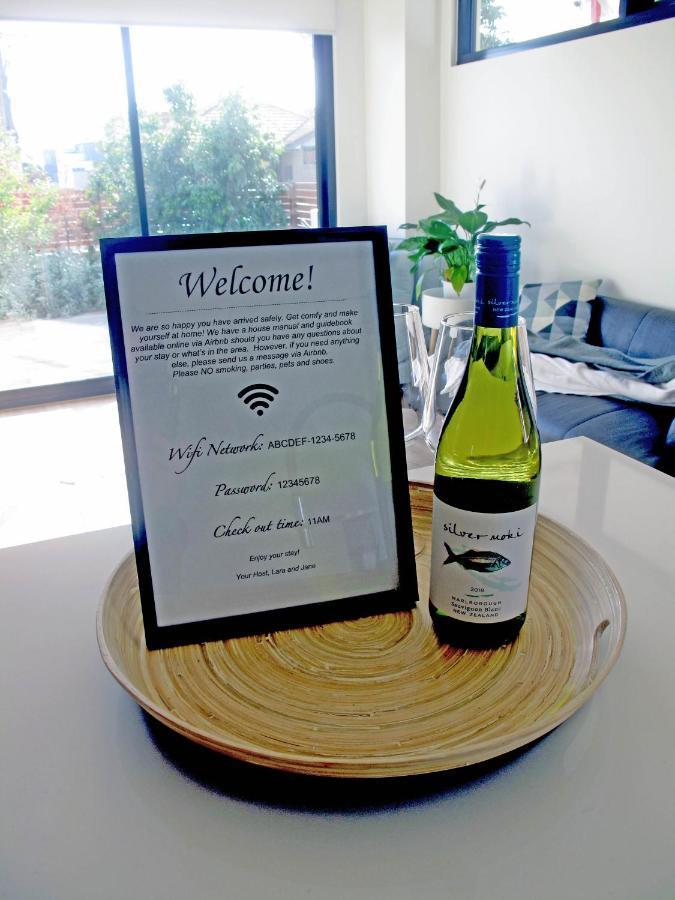 Modern 3 Bedroom Apt With Free Parking, Netflix, Wifi & Welcome Wine By Bnb Pro 멜번 외부 사진