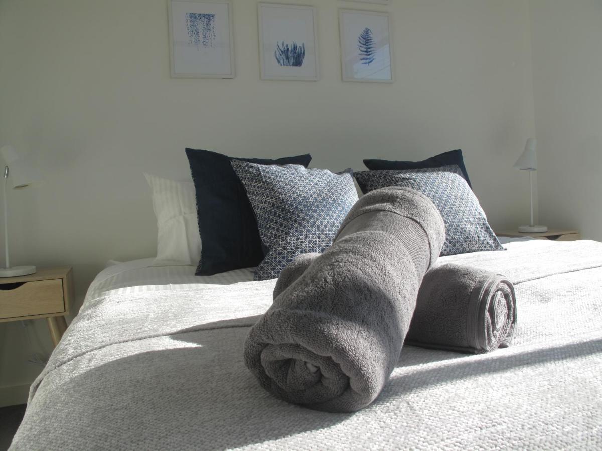 Modern 3 Bedroom Apt With Free Parking, Netflix, Wifi & Welcome Wine By Bnb Pro 멜번 외부 사진