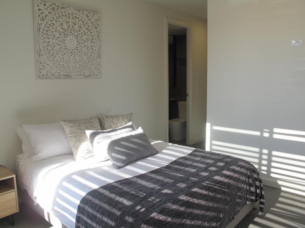 Modern 3 Bedroom Apt With Free Parking, Netflix, Wifi & Welcome Wine By Bnb Pro 멜번 외부 사진