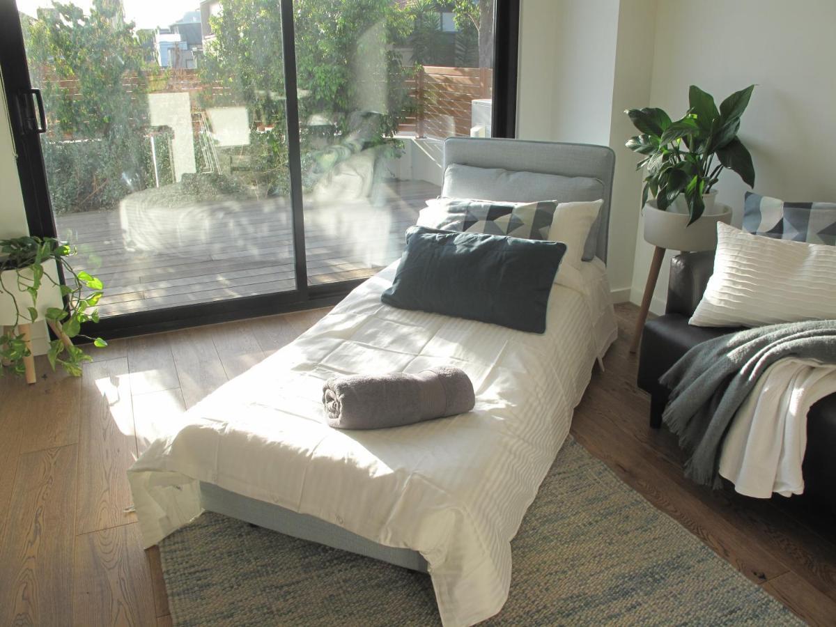 Modern 3 Bedroom Apt With Free Parking, Netflix, Wifi & Welcome Wine By Bnb Pro 멜번 외부 사진
