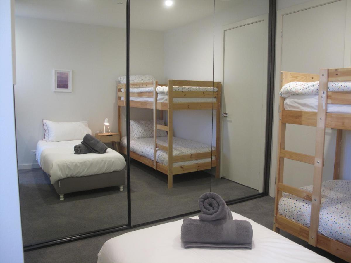 Modern 3 Bedroom Apt With Free Parking, Netflix, Wifi & Welcome Wine By Bnb Pro 멜번 외부 사진