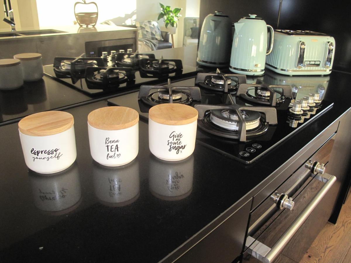 Modern 3 Bedroom Apt With Free Parking, Netflix, Wifi & Welcome Wine By Bnb Pro 멜번 외부 사진