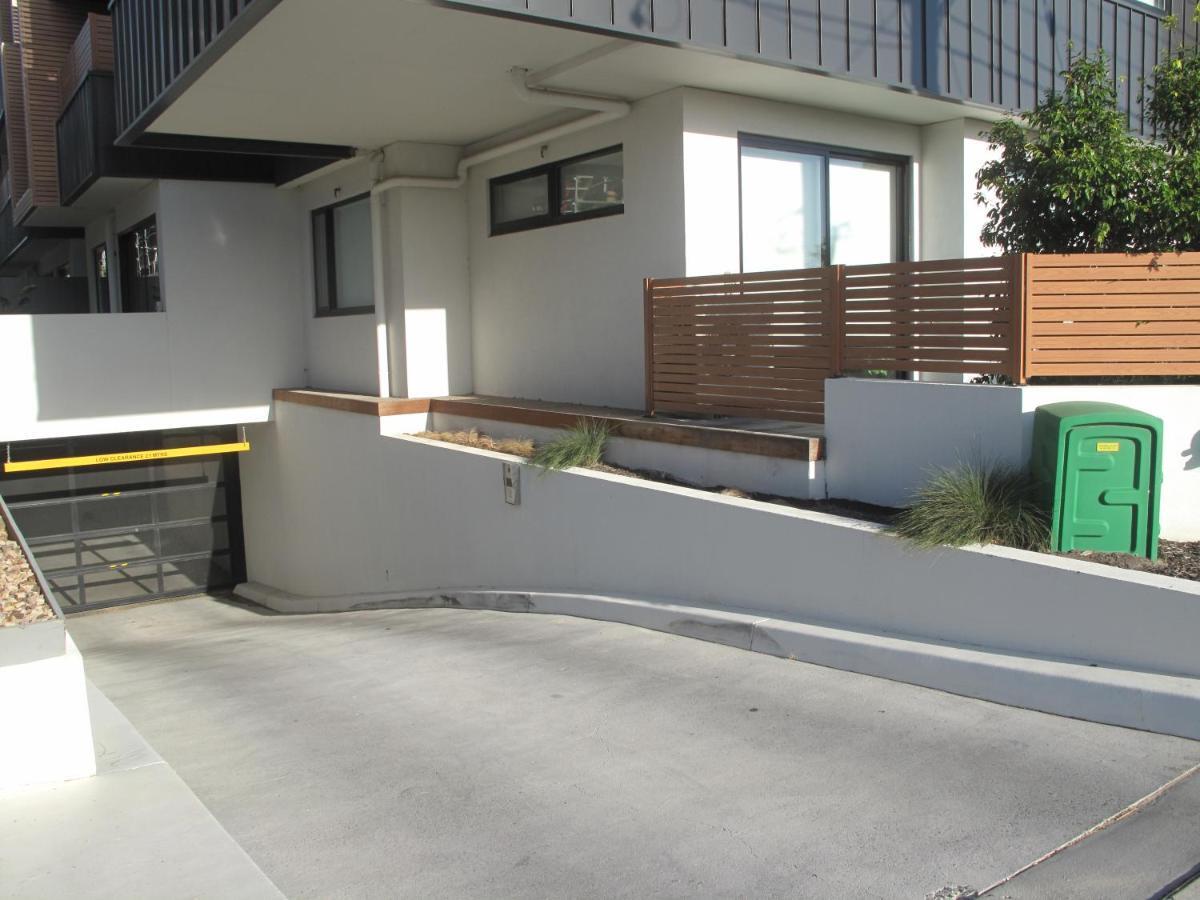 Modern 3 Bedroom Apt With Free Parking, Netflix, Wifi & Welcome Wine By Bnb Pro 멜번 외부 사진